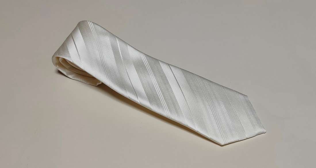 日本製シルクネクタイ白 売り切れ